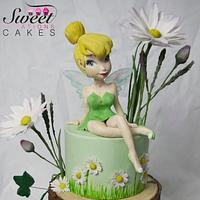 Tinker bell spring scene : daisies and tree bark