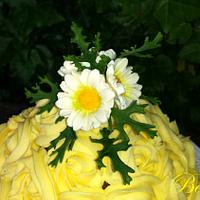 Giant cupcake with  daisies
