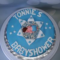 Babyshower cake and cupcakes.