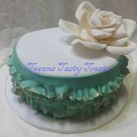 Vintage green ruffle cake