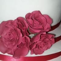 wired rose wedding cake