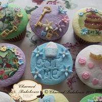 Vintage Alice in Wonderland Cupcakes