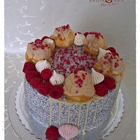 Drip cake with profiterols