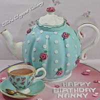 Vintage teapot cake with teacup :)