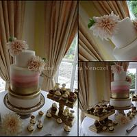 Rose gold wedding and cupcakes