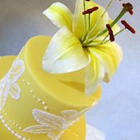 Yellow Lily Wedding Cake 