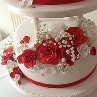 Red and white rose wedding cake