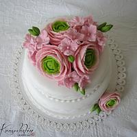 Elegant cake with ranunculus