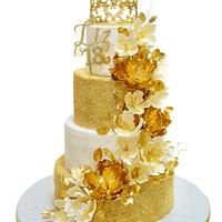 White and gold cake with peonies