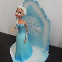 Elsa hand modelling chocolate paste