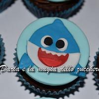 Baby Shark cupcakes