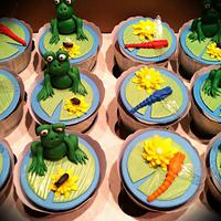Frog, fly, and dragonfly cupcakez