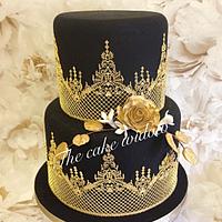 Black and gold wedding cake 