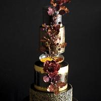 Black and gold wedding cake 