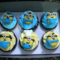 Minion cupcakes