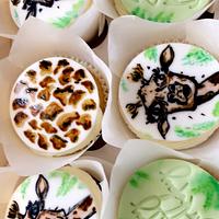 Hand painted giraffe cupcakes 