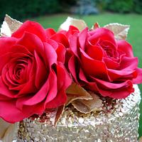 Gold-red Cake with roses