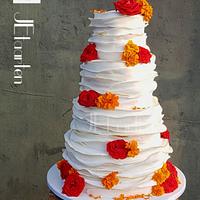 Weddingcake with ruffles