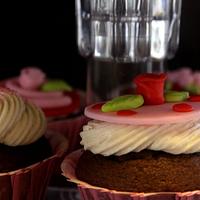 Teapot Cake and Cupcakes