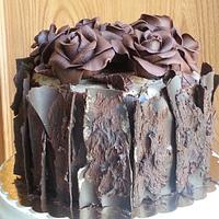 Stump with chocolate roses