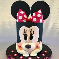 Minnie Mouse face cake 