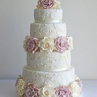 Lace wedding cake with cream & amnesia roses