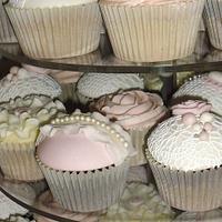 Vintage pink wedding cupcakes
