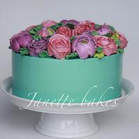 My own little birthdaycake with buttercreme flowers