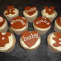 Neutral baby shower cupcakes