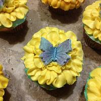 Flower cupcakes with butterflies 