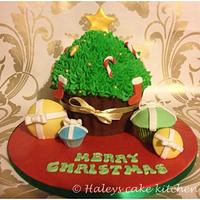 Christmas tree giant cupcake 