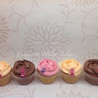 Buttercream rose cupcakes