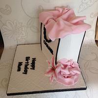 Chanel bag cake!  Chanel bag, Bag cake, Handbag cakes