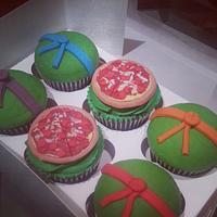 Tmnt birthday cake & cupcakes