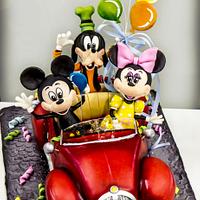 Mickey and friends goes to party cake