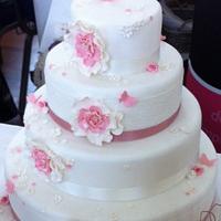 Pretty in pink wedding cake