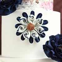 WHITE& NAVY BLUE WEDDING CAKE