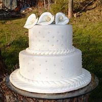 Calla Lilies on a White Wedding Cake