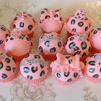 glitzy leopard print cupcakes