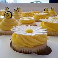 Bee baby shower cupcakes