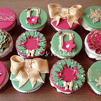 Traditional Vintage Christmas Cupcakes 
