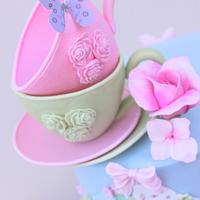 Teapot cake and cupcakes 