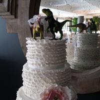 ruffles cake wedding