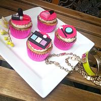 Make Up lover 18th Birthday Cake & Cupcakes 