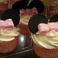 Minnie Mouse Cake and Cupcakes :o)