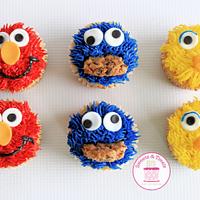 Sesame Street smash cake and cupcakes - Cake by Sweets - CakesDecor