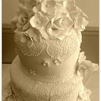 Roses, lace and Hydrangea wedding cake