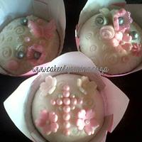 Vintage Christening cupcakes