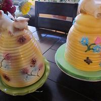 Cat & Beehive Cookie jar cake