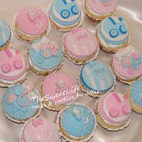 Gender Reveal cupcakes & toppers